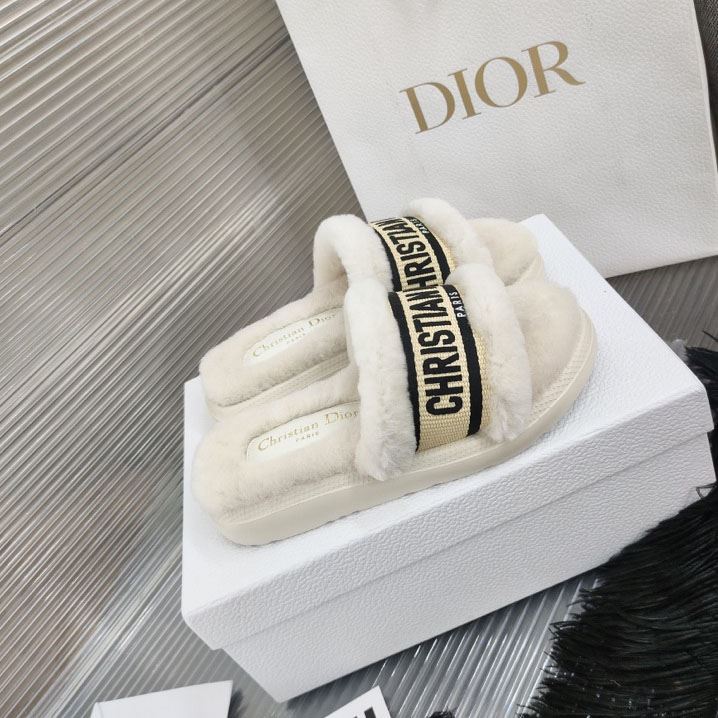 ch**an D*or slippers